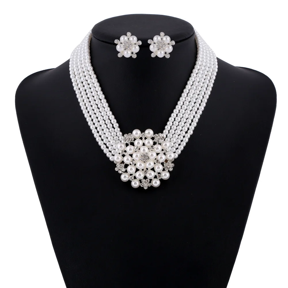 Audrey Hepburn Breakfast at Ti - đánh giá và giá Women'S Accessories In The 1950S